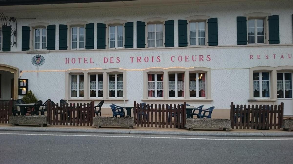 Hotel-Restaurant Des 3 Coeurs Vaulion Esterno foto